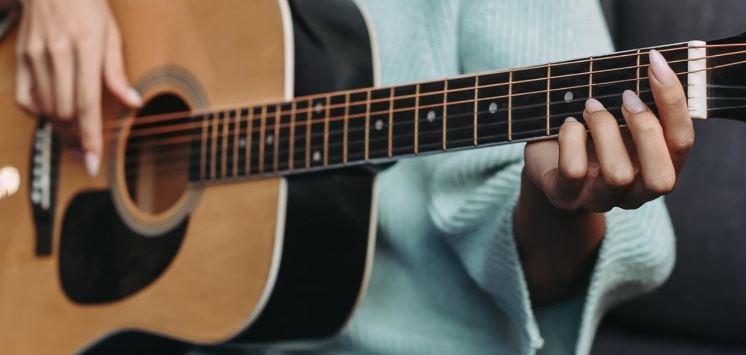 violão de nylon de seis cordas 
